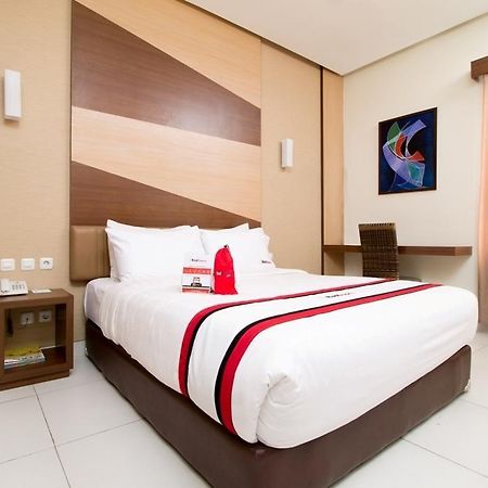 Hotel Reddoorz Near Roxy Dżakarta Zewnętrze zdjęcie
