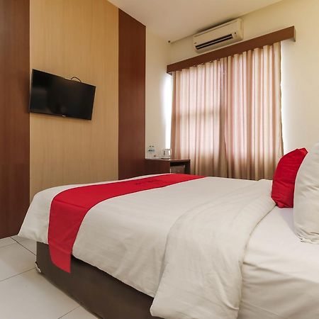 Hotel Reddoorz Near Roxy Dżakarta Zewnętrze zdjęcie