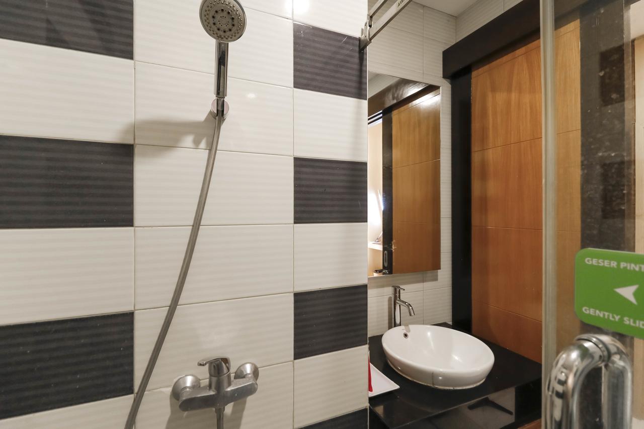 Hotel Reddoorz Near Roxy Dżakarta Zewnętrze zdjęcie