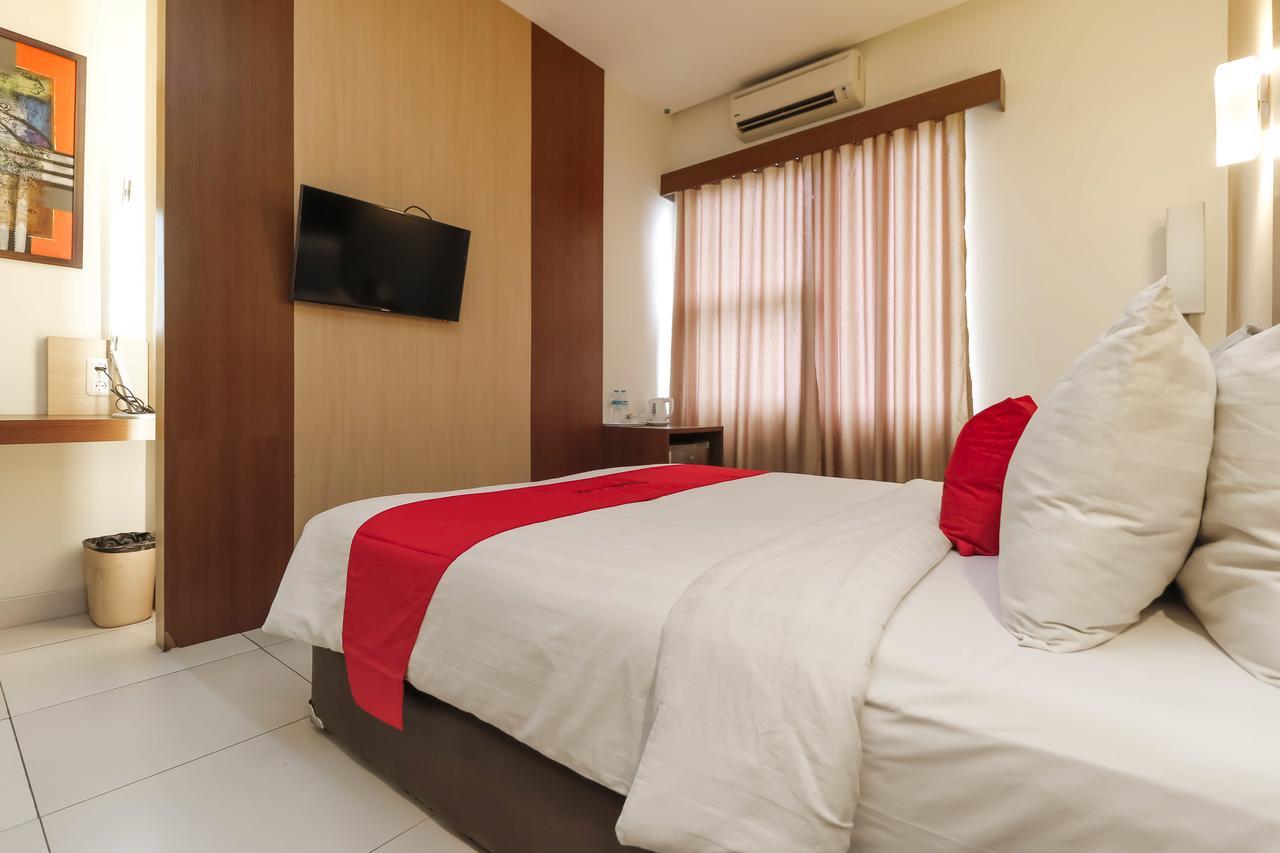Hotel Reddoorz Near Roxy Dżakarta Zewnętrze zdjęcie