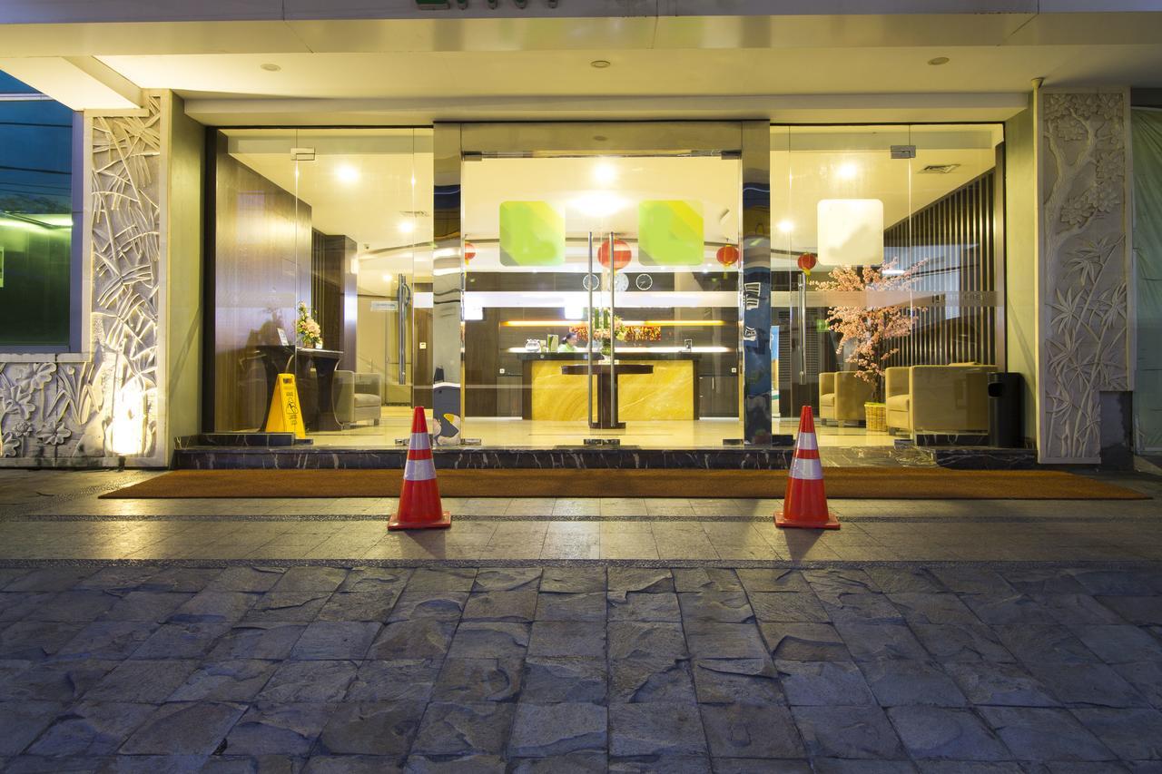 Hotel Reddoorz Near Roxy Dżakarta Zewnętrze zdjęcie
