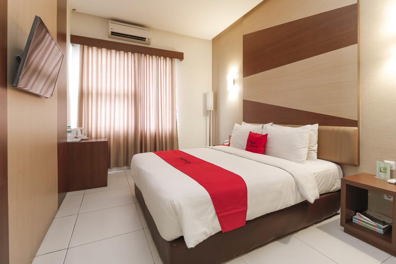 Hotel Reddoorz Near Roxy Dżakarta Zewnętrze zdjęcie