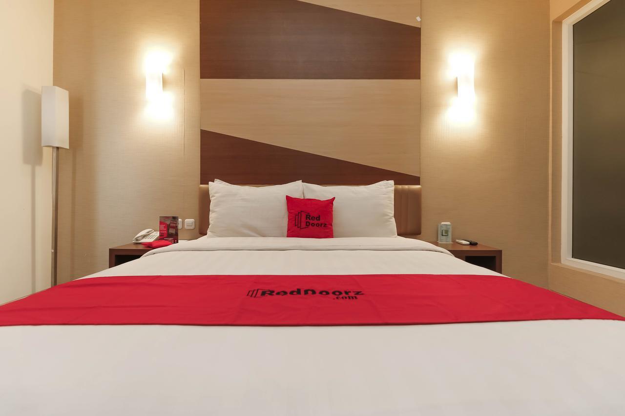 Hotel Reddoorz Near Roxy Dżakarta Zewnętrze zdjęcie