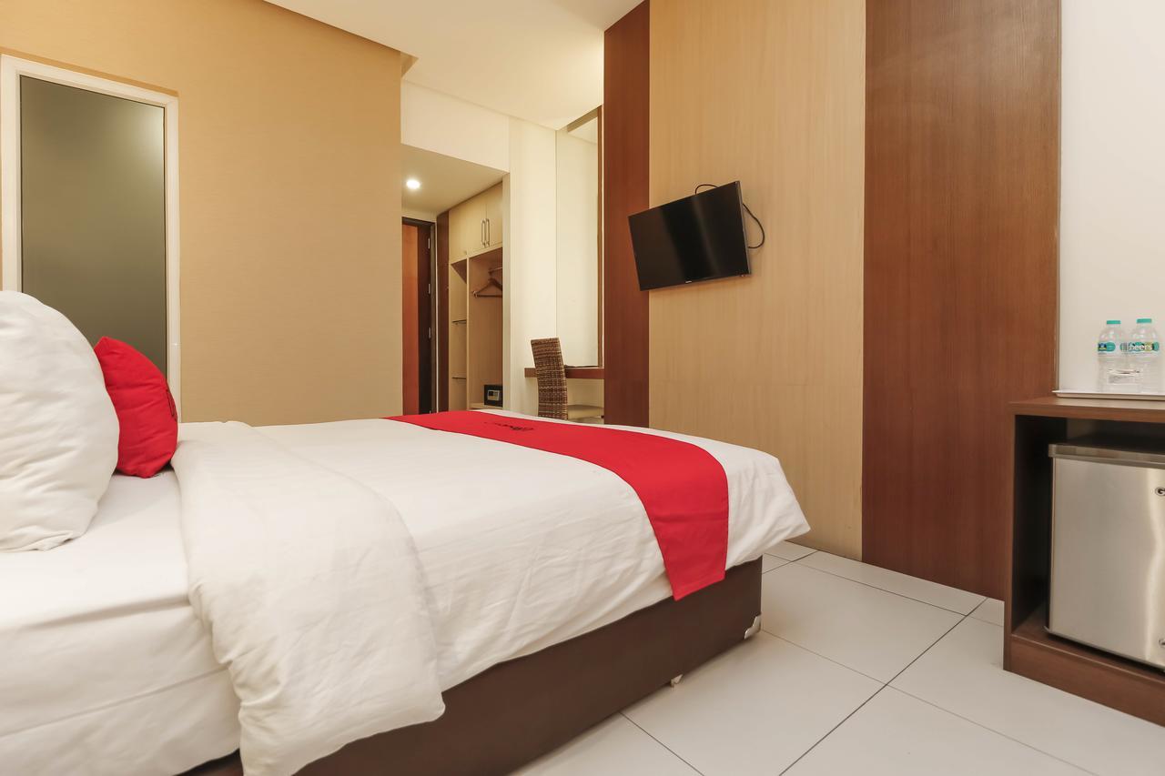 Hotel Reddoorz Near Roxy Dżakarta Zewnętrze zdjęcie