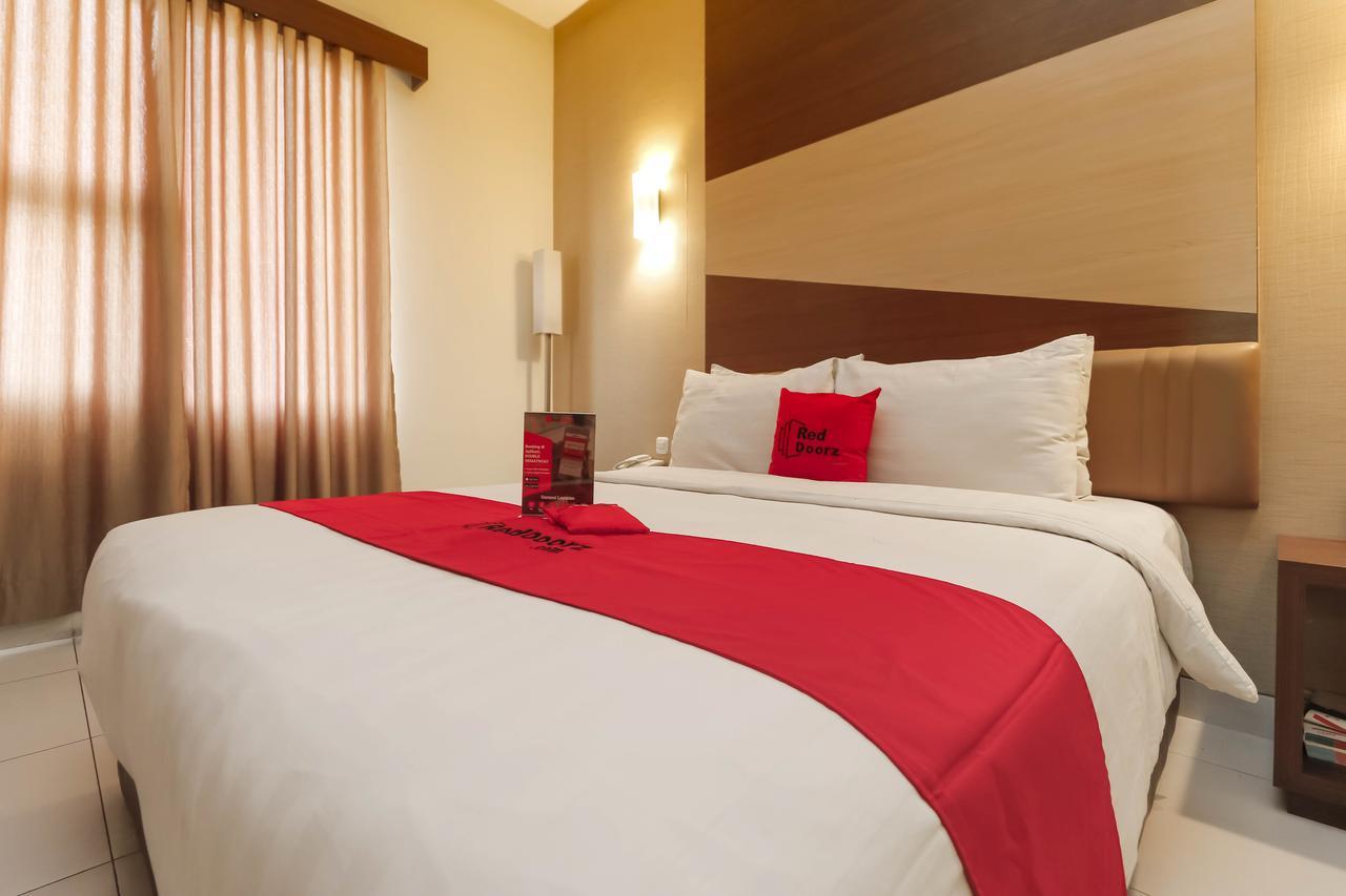 Hotel Reddoorz Near Roxy Dżakarta Zewnętrze zdjęcie