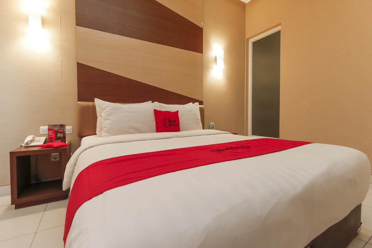 Hotel Reddoorz Near Roxy Dżakarta Zewnętrze zdjęcie